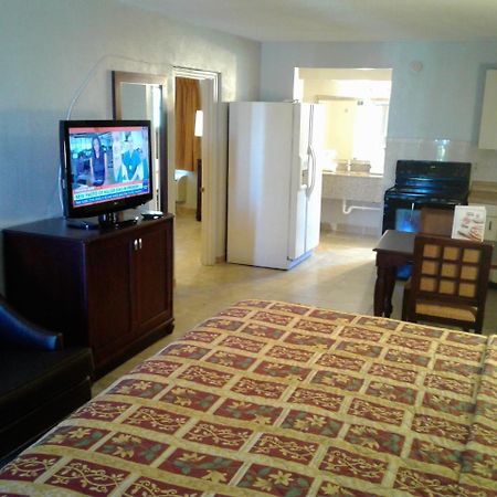Express Inn & Suites - 5 Miles From St Petersburg Clearwater Airport Ngoại thất bức ảnh