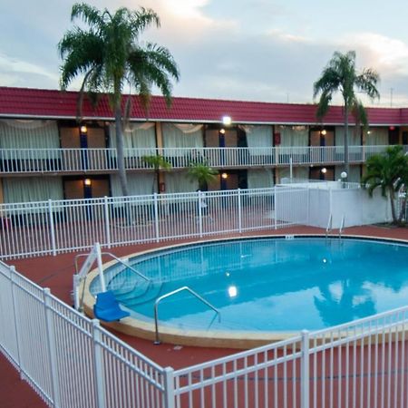 Express Inn & Suites - 5 Miles From St Petersburg Clearwater Airport Ngoại thất bức ảnh