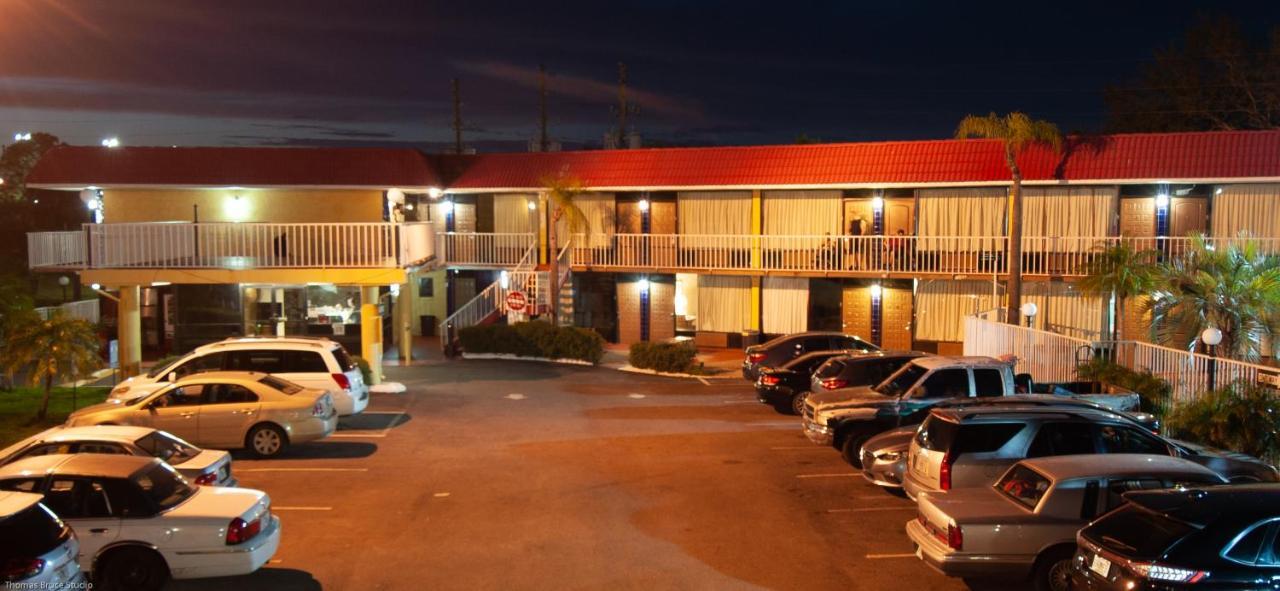 Express Inn & Suites - 5 Miles From St Petersburg Clearwater Airport Ngoại thất bức ảnh