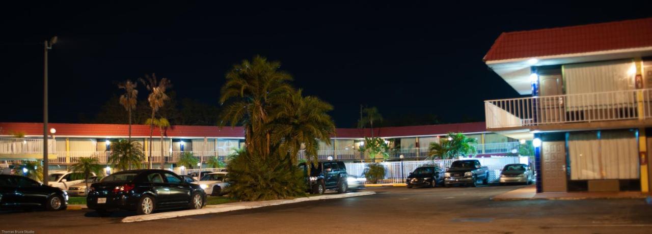 Express Inn & Suites - 5 Miles From St Petersburg Clearwater Airport Ngoại thất bức ảnh