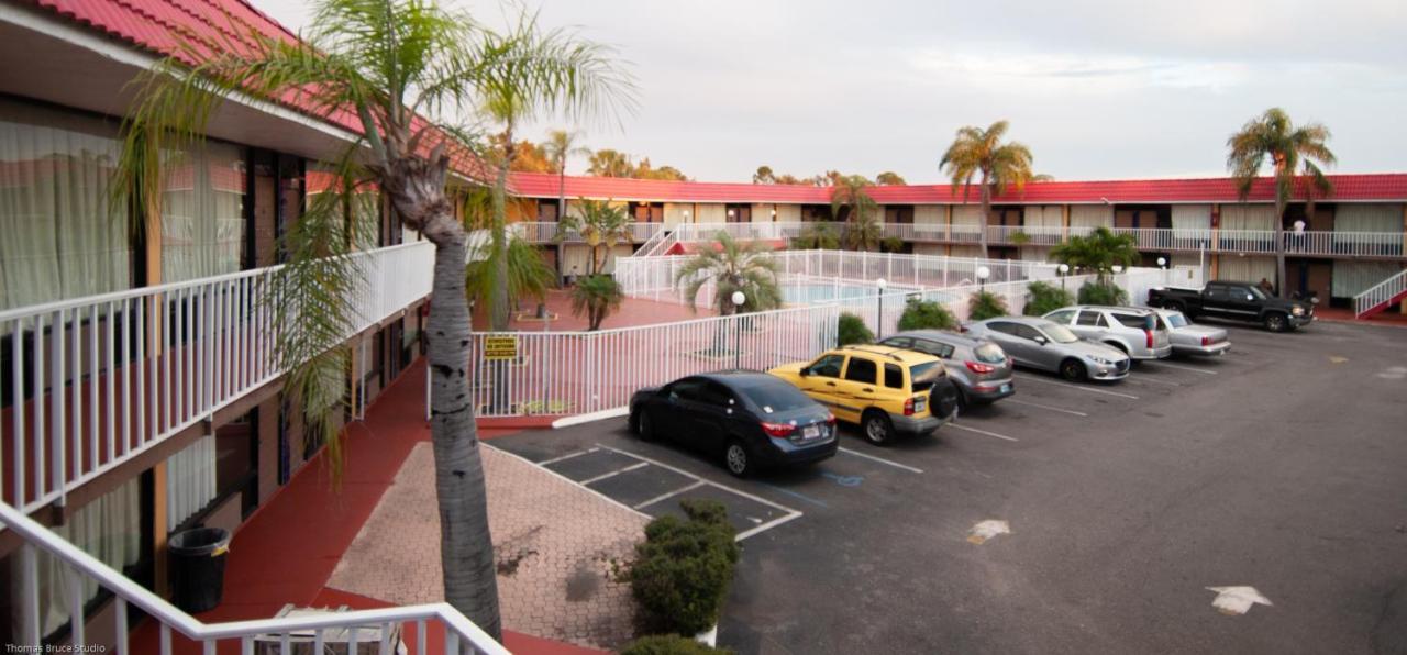 Express Inn & Suites - 5 Miles From St Petersburg Clearwater Airport Ngoại thất bức ảnh