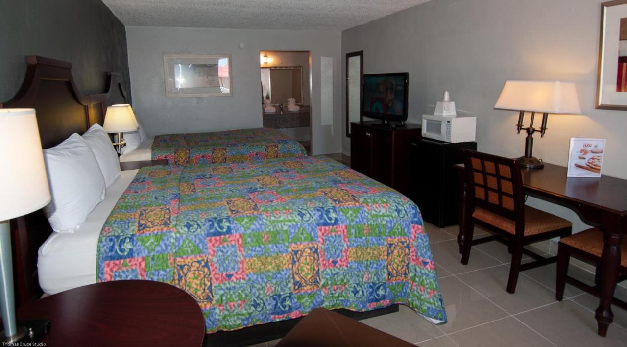 Express Inn & Suites - 5 Miles From St Petersburg Clearwater Airport Ngoại thất bức ảnh