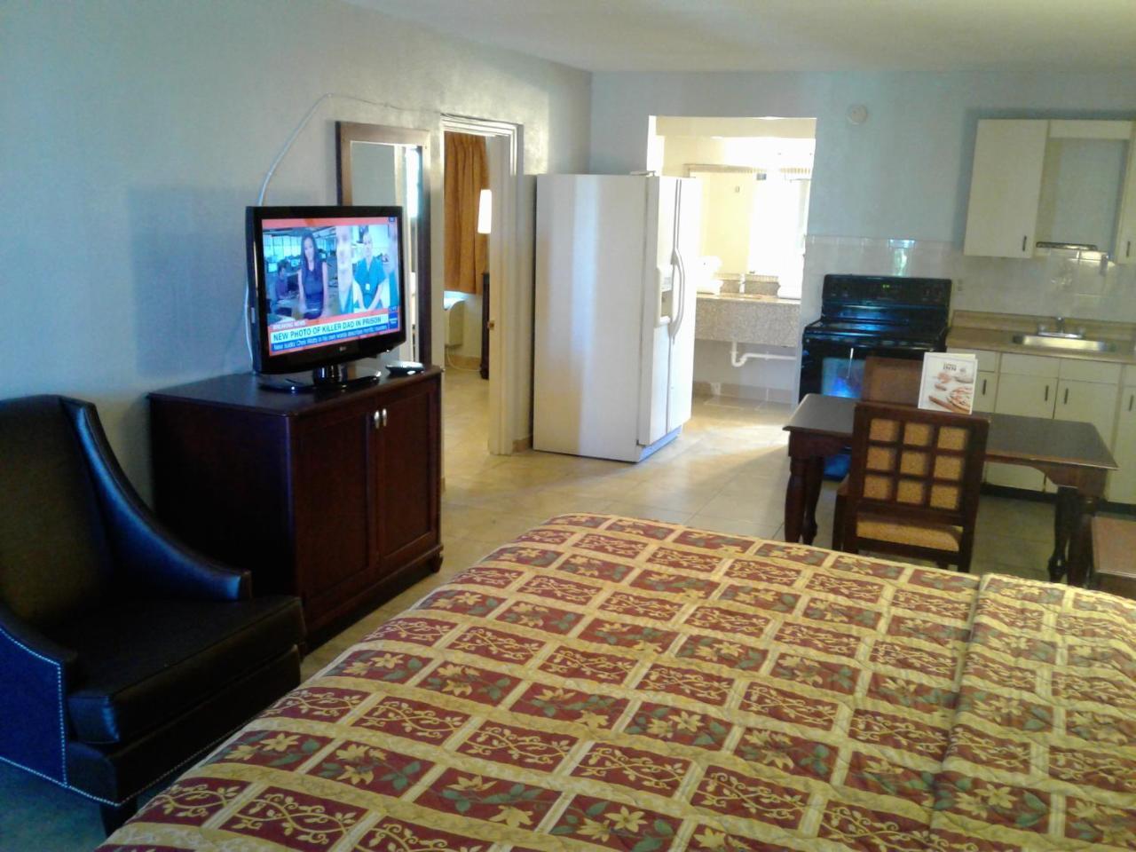 Express Inn & Suites - 5 Miles From St Petersburg Clearwater Airport Ngoại thất bức ảnh