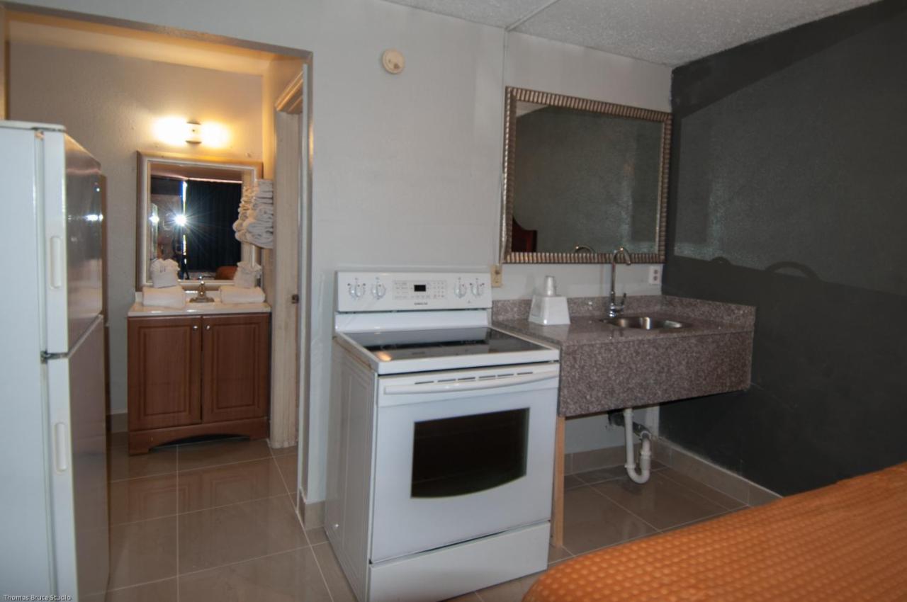 Express Inn & Suites - 5 Miles From St Petersburg Clearwater Airport Ngoại thất bức ảnh