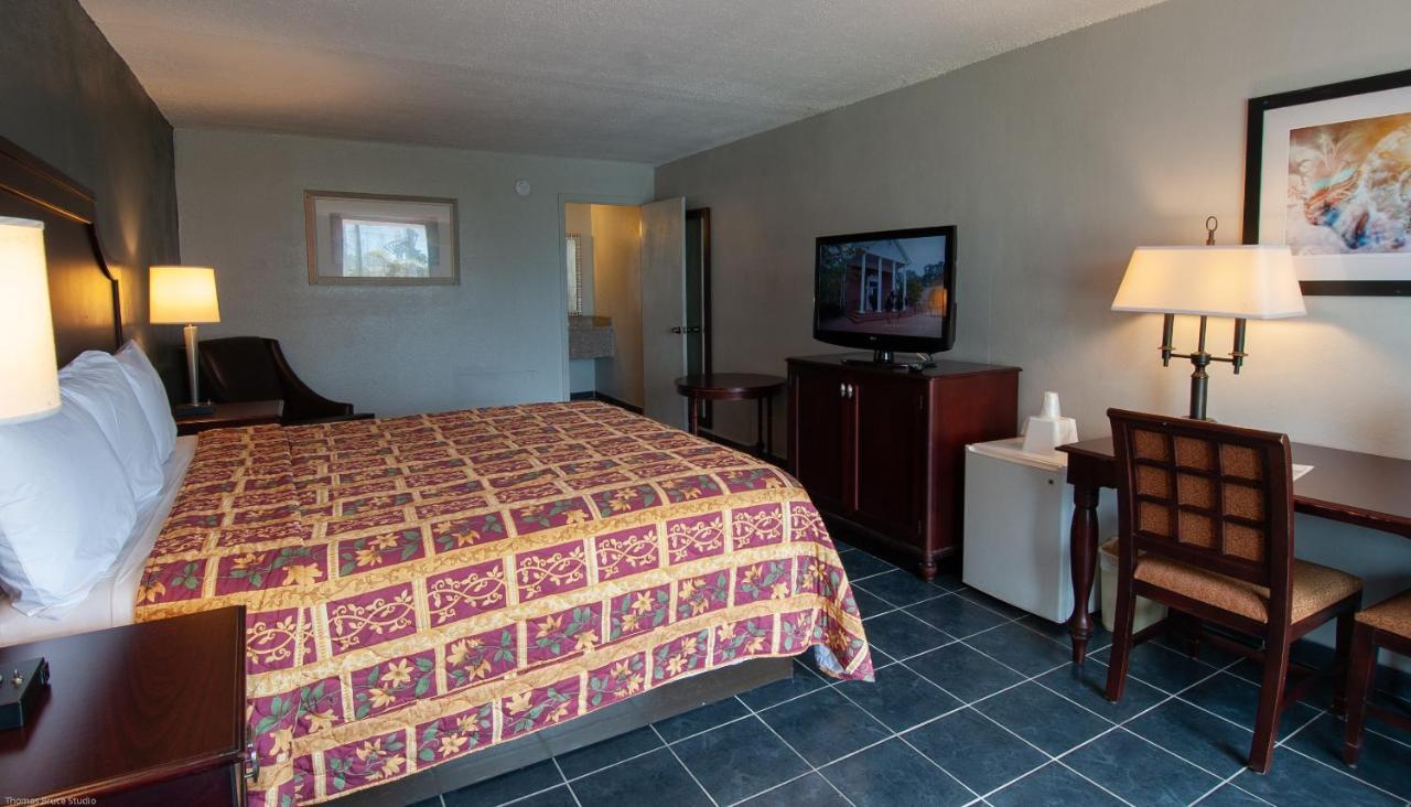 Express Inn & Suites - 5 Miles From St Petersburg Clearwater Airport Ngoại thất bức ảnh
